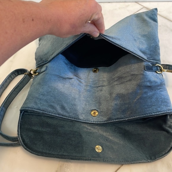 NWOT Anthropologie dark gray blue velvety soft fold over purse adjustable strap - Picture 4 of 9
